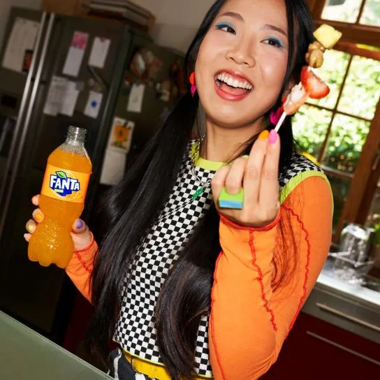 Fanta Orange met zichtbaar fleslogo