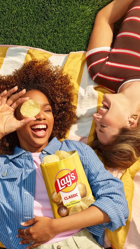 Chipszak van Lay's op een schap